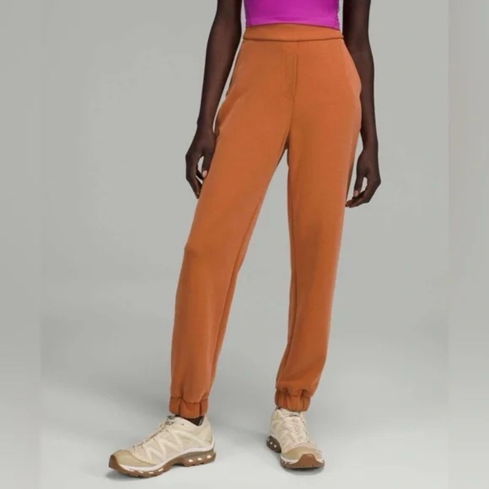 Lululemon - Softstreme High-Rise Jogger - Sz 0 - Butternut Brown